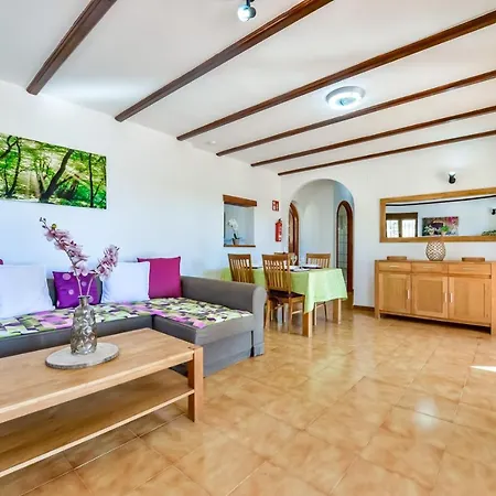 Guzman - Ismael Вилла