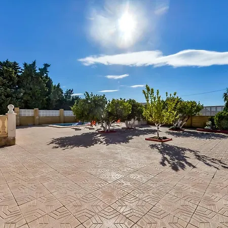 Guzman - Ismael Вилла Кальпе